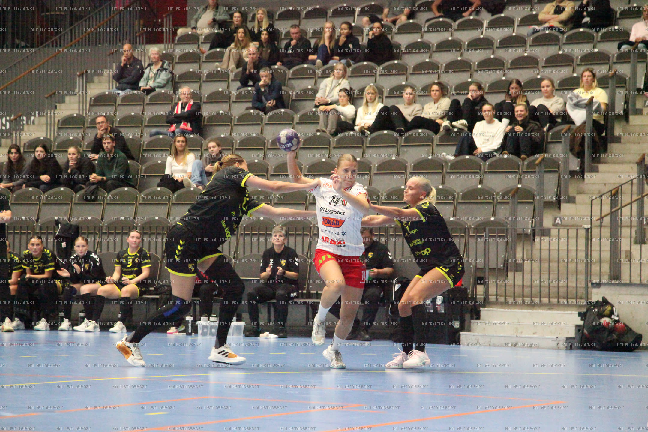 HK Drott - Kärra HF · Foto: Halmstadsport