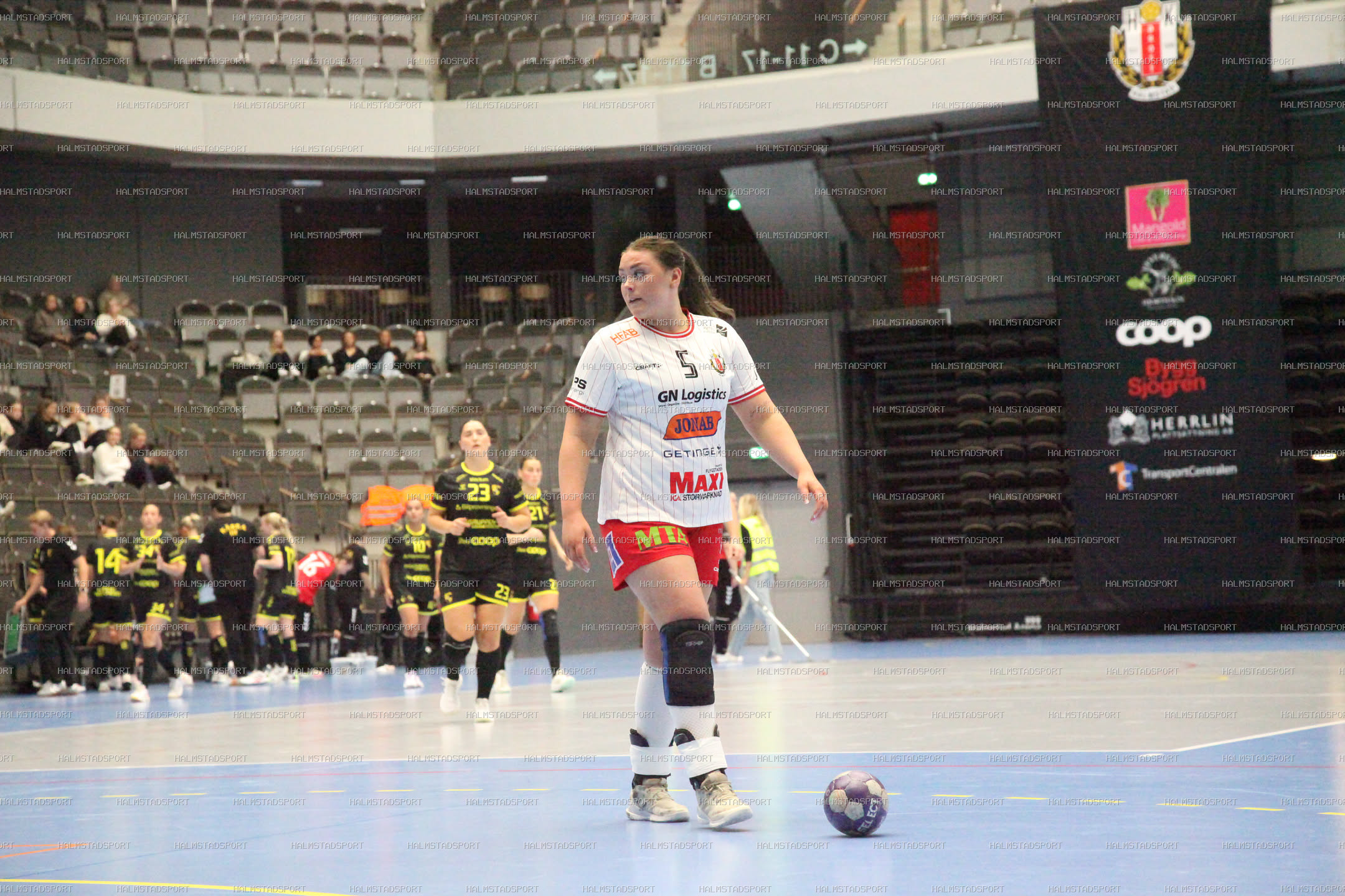 HK Drott - Kärra HF · Foto: Halmstadsport
