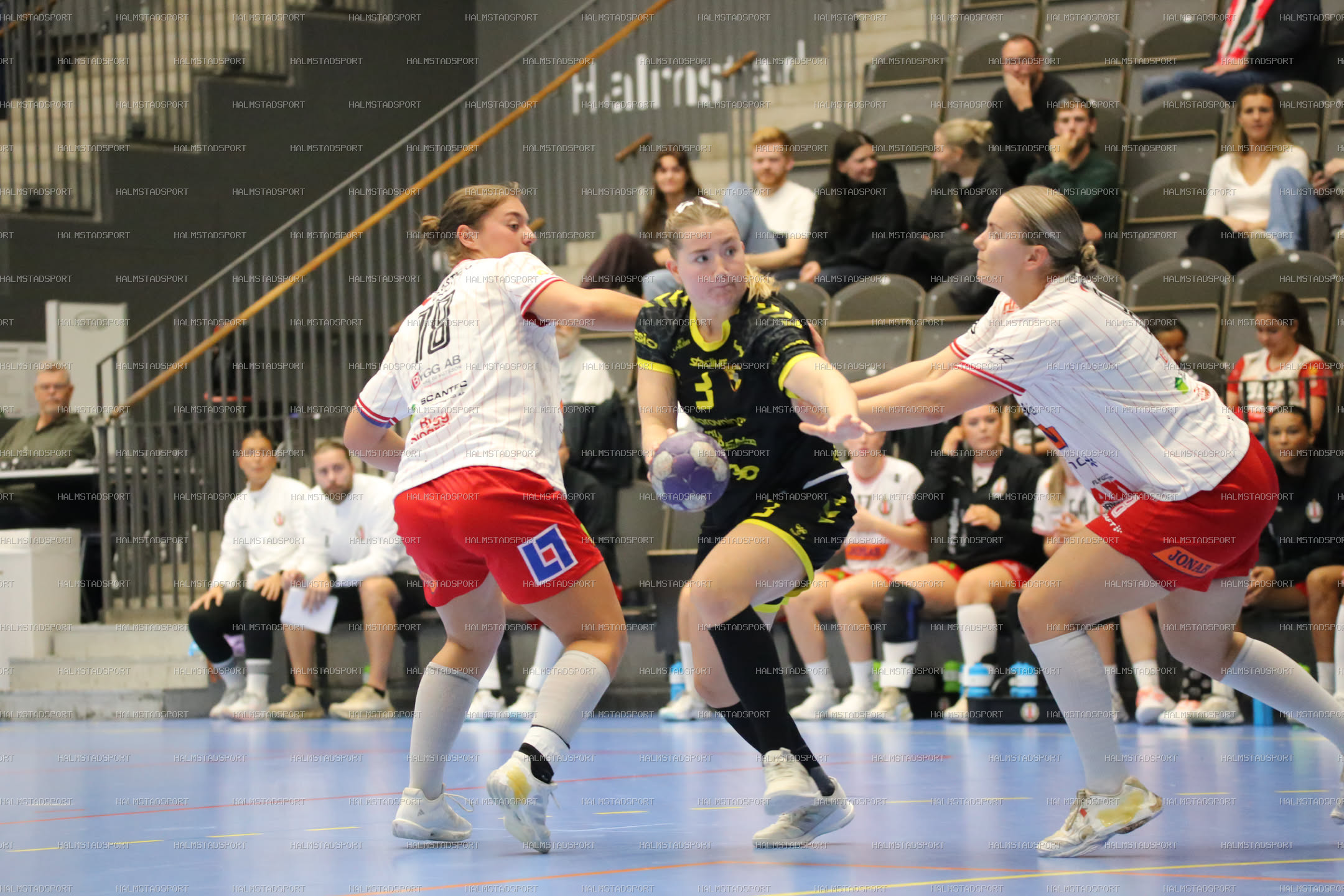 HK Drott - Kärra HF · Foto: Halmstadsport