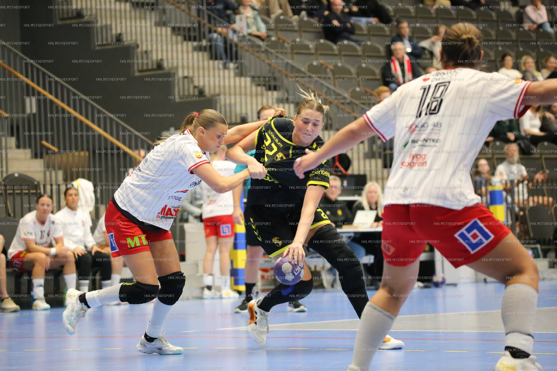 HK Drott - Kärra HF · Foto: Halmstadsport